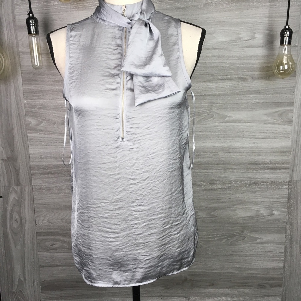 A Diva Zipper Back Turtle Neck w/Bow Size M